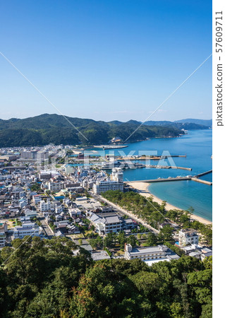 洲本港和洲本市區（兵庫縣洲本市，淡路島） 57609711