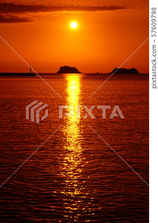 Sea of sunset 57609798