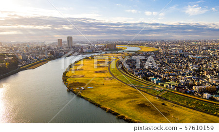 俯瞰江戶川Yagiri的鳥瞰圖 俯瞰江戶川Yagiri的鳥瞰圖 57610159
