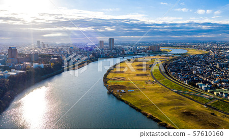 俯瞰江戶川Yagiri的鳥瞰圖 俯瞰江戶川Yagiri的鳥瞰圖 57610160