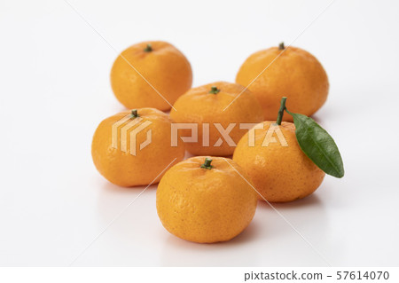 Mandarin orange  57614070