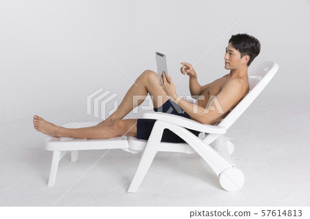 Summer holiday of attractive couple 609 57614813