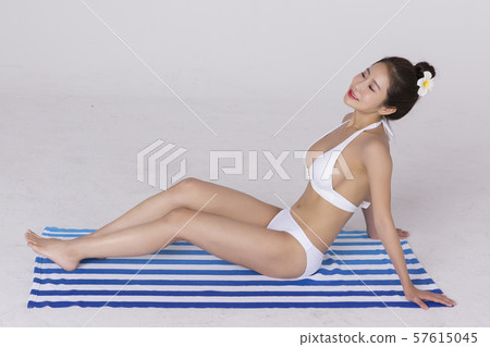 Summer holiday of attractive couple 452 57615045