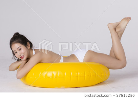 Summer holiday of attractive couple 298 57615286