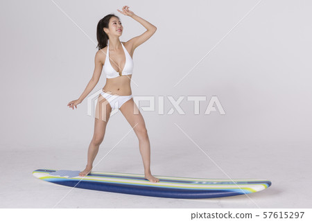 Summer holiday of attractive couple 279 57615297