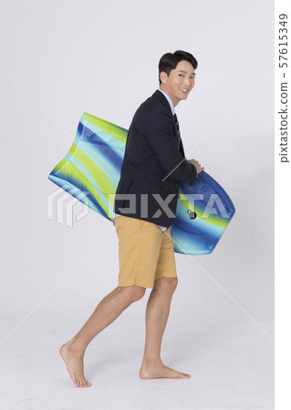 Summer holiday of attractive couple 166 57615349