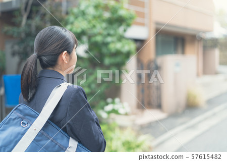 學校的女生 57615482