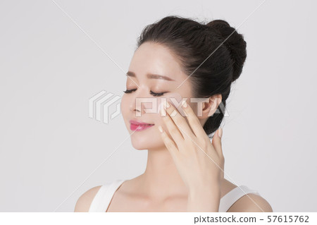 Portrait of Beautiful Young Woman 256 57615762