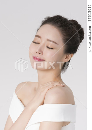 Portrait of Beautiful Young Woman 127 57615912