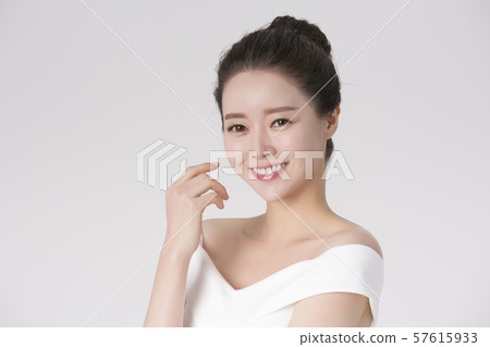 Portrait of Beautiful Young Woman 078 57615933