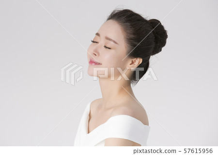 Portrait of Beautiful Young Woman 013 57615956