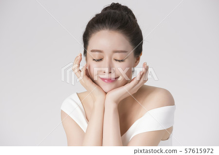Portrait of Beautiful Young Woman 011 57615972