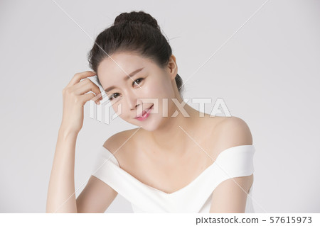 Portrait of Beautiful Young Woman 010 57615973