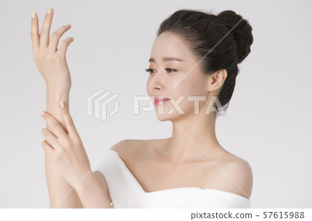 Portrait of Beautiful Young Woman 095 57615988