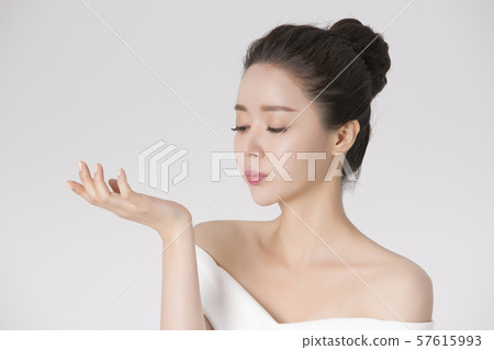 Portrait of Beautiful Young Woman 085 57615993