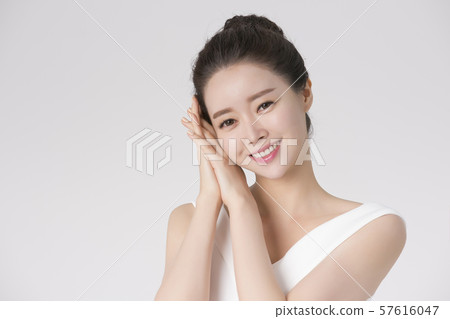 Portrait of Beautiful Young Woman 081 57616047