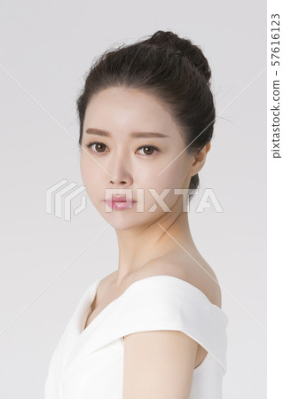 Portrait of Beautiful Young Woman 023 57616123