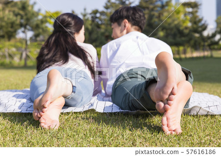 Attractive young couple in love 136 57616186