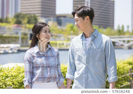 Attractive young couple in love 053 57616248