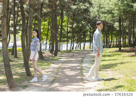 Attractive young couple in love 073 57616320