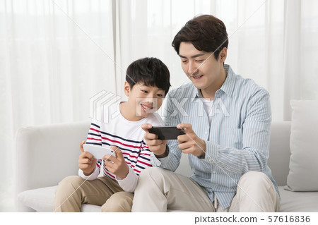 Happy and loving family 057 57616836