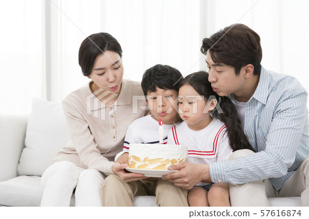 Happy and loving family 054 57616874