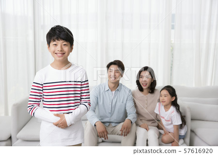 Happy and loving family 017 57616920