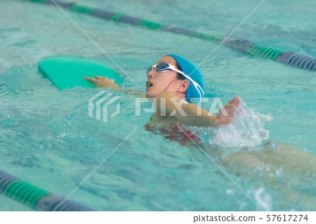 游泳 女生 女孩 57617274