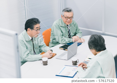 employee, senior, meeting 57617520