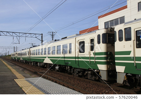 Oga Line Kiha 48 (Oiwake Station) 57620046