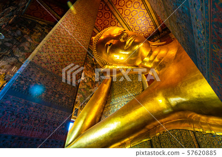 Reclinning golden buddha statue in pagoda of Wat 57620885