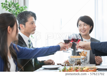 Party toast 57621702