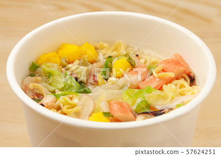 Seafood noodle 57624251