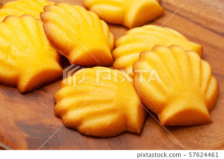 Madeleine  57624461