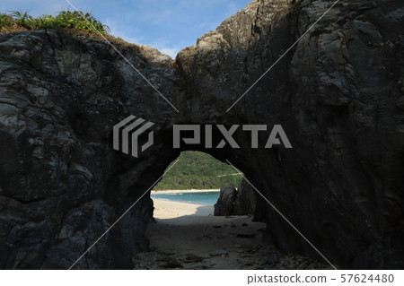 岩石隧道（Aharen海灘） 57624480