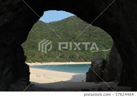 岩石隧道（Aharen海灘） 57624484