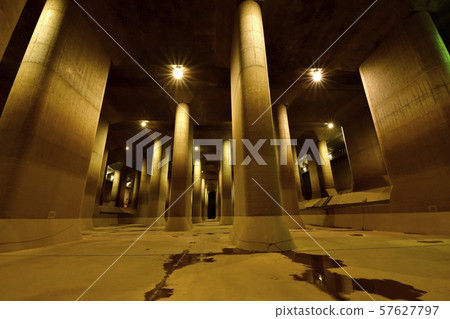 Pressure-regulating water tank in the metropolitan area 57627797