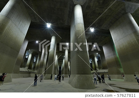 Visitors to the water tank in the Tokyo Metropolitan Area 57627811