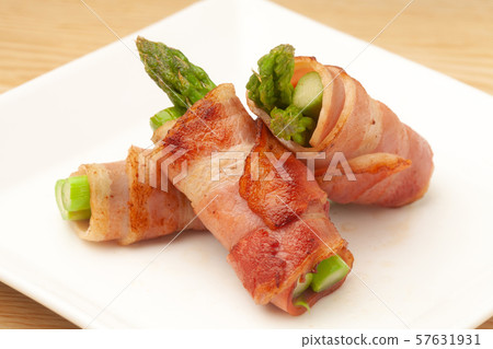 培根蜿蜒的蘆筍 57631931