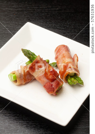 Bacon winding of asparagus Bacon winding of asparagus 57631936