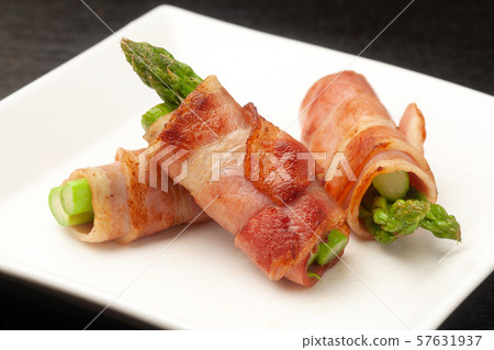 培根蜿蜒的蘆筍 57631937