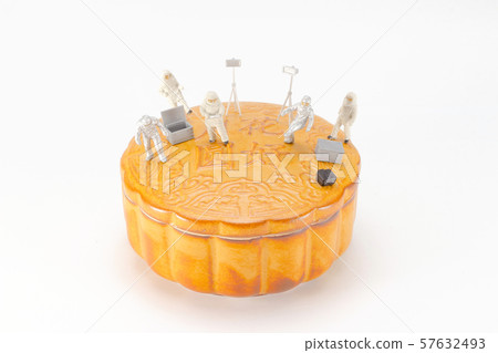 a fun of figure moon walk at the cake 57632493