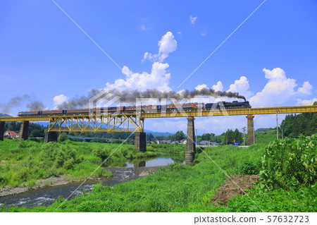 C57在Banetsu西線的Ichinohe鐵橋上運行 57632723