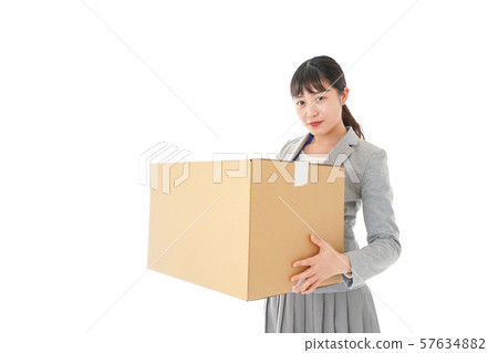 年輕的商界女人攜帶行李 年輕的商界女人攜帶行李 57634882
