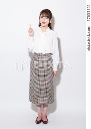 女性肖像 57635591