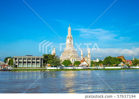 Wat Arun by Chao Phraya River at Bangkok, thailand Wat Arun by Chao Phraya River at Bangkok, thailand 57637194