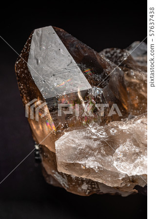 水晶簇共生碧璽 水晶簇共生碧璽 57637438