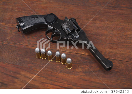 WW2 period British Army Revolver with ammunitions 57642343