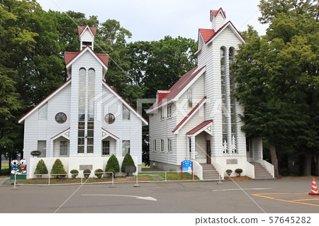 札幌Hitsujigaoka天文台克拉克教堂（左）和札幌冰雪節博物館 57645282