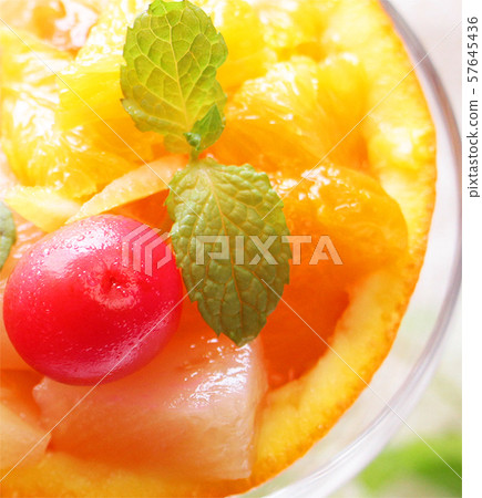 Assorted cold fruit and jelly 57645436